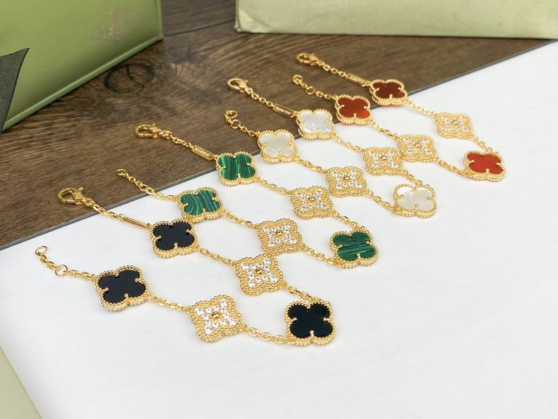 Van Cleef & Arpels bracelet 12yxq21 (9)