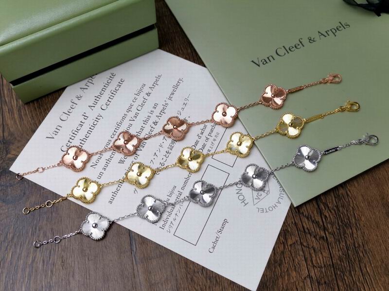 Van Cleef & Arpels bracelet 12yxq22 (1)