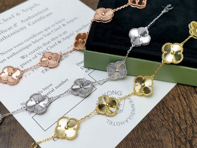 Van Cleef & Arpels bracelet 12yxq22 (9)