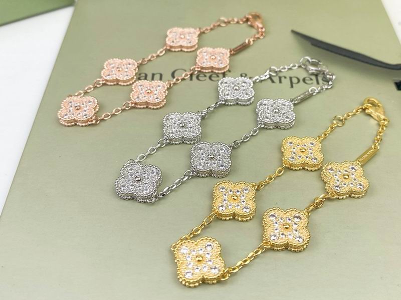 Van Cleef & Arpels bracelet 12yxq23 (1)