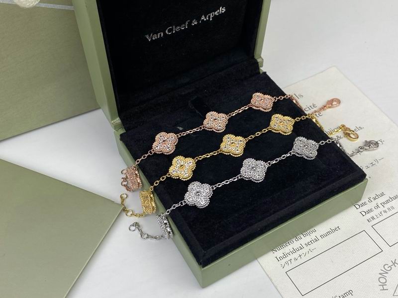 Van Cleef & Arpels bracelet 12yxq23 (2)
