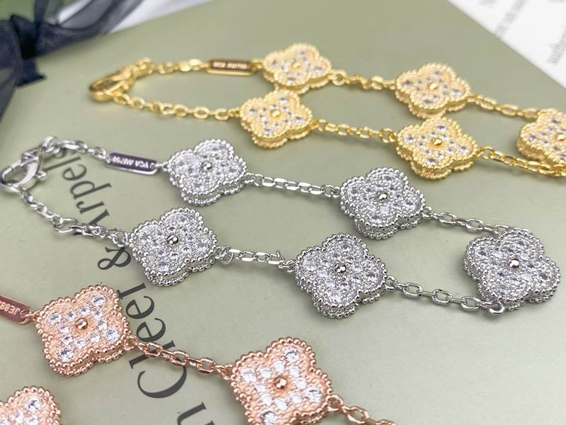 Van Cleef & Arpels bracelet 12yxq23 (3)