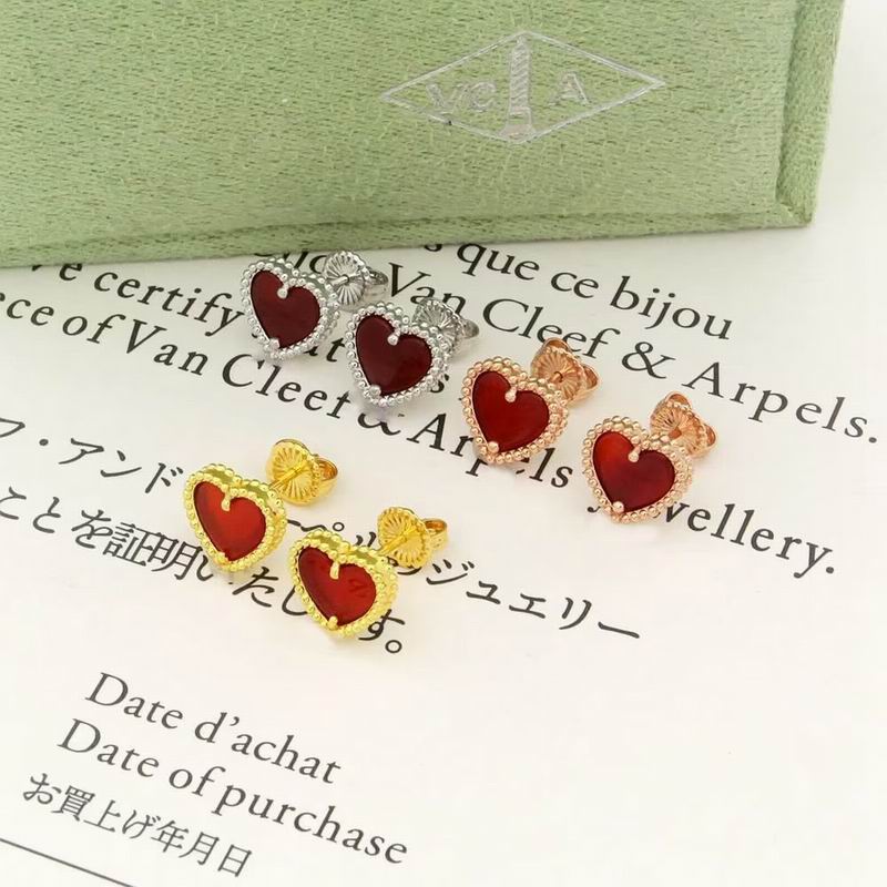 Van Cleef & Arpels earring 07yxq02 (1)