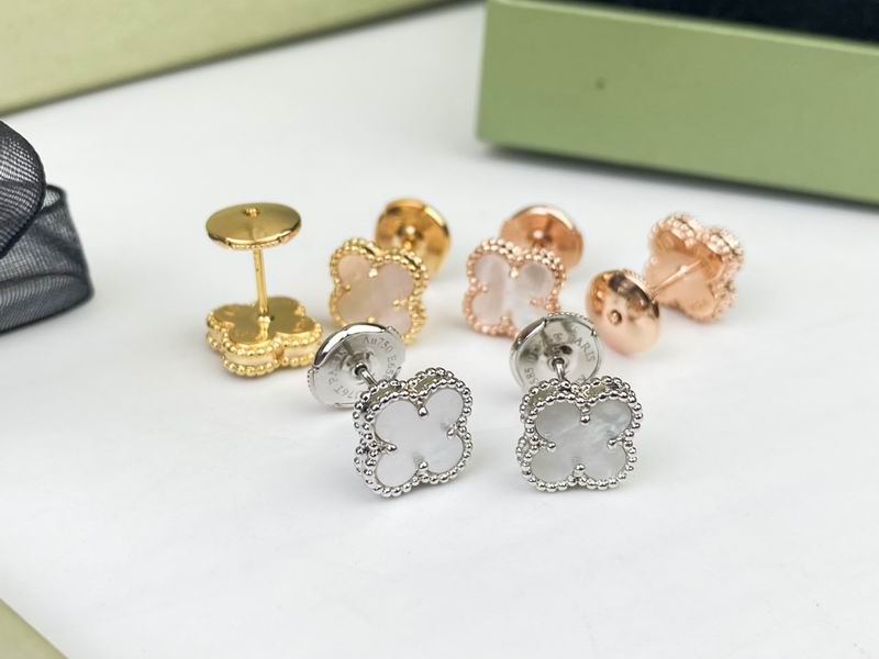 Van Cleef & Arpels earring 09yxq01 (2)