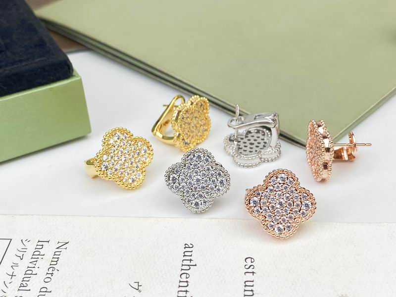 Van Cleef & Arpels earring 10yxq03 (1)