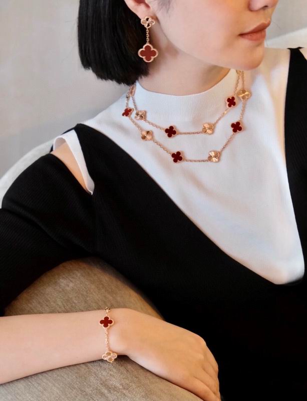 Van Cleef & Arpels earring 10yxq05 (8)