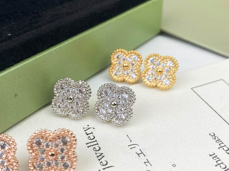 Van Cleef & Arpels earring 11yxq01 (4)