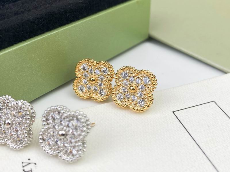 Van Cleef & Arpels earring 11yxq01 (5)