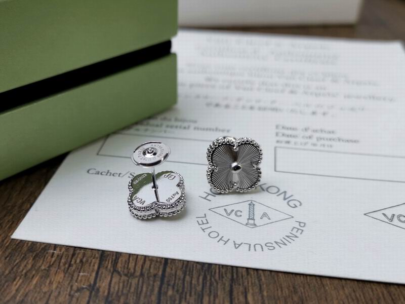 Van Cleef & Arpels earring 11yxq05 (4)