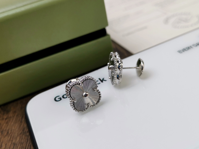 Van Cleef & Arpels earring 11yxq05 (9)