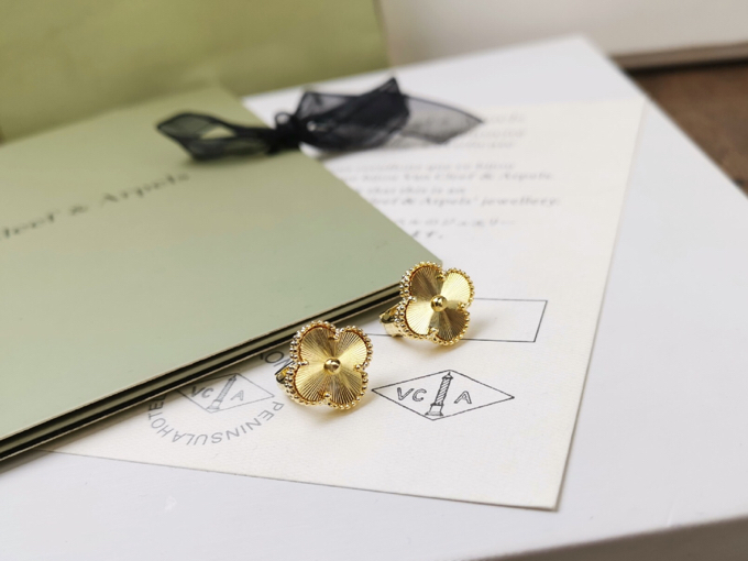 Van Cleef & Arpels earring 11yxq08 (5)