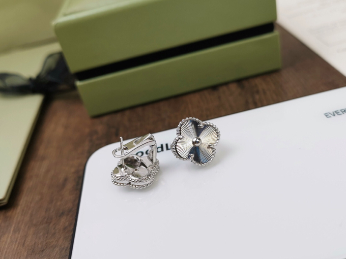 Van Cleef & Arpels earring 11yxq08 (9)