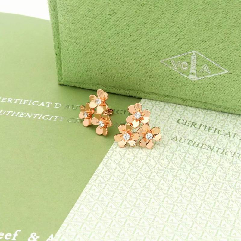 Van Cleef & Arpels earring 12yxq11 (4)