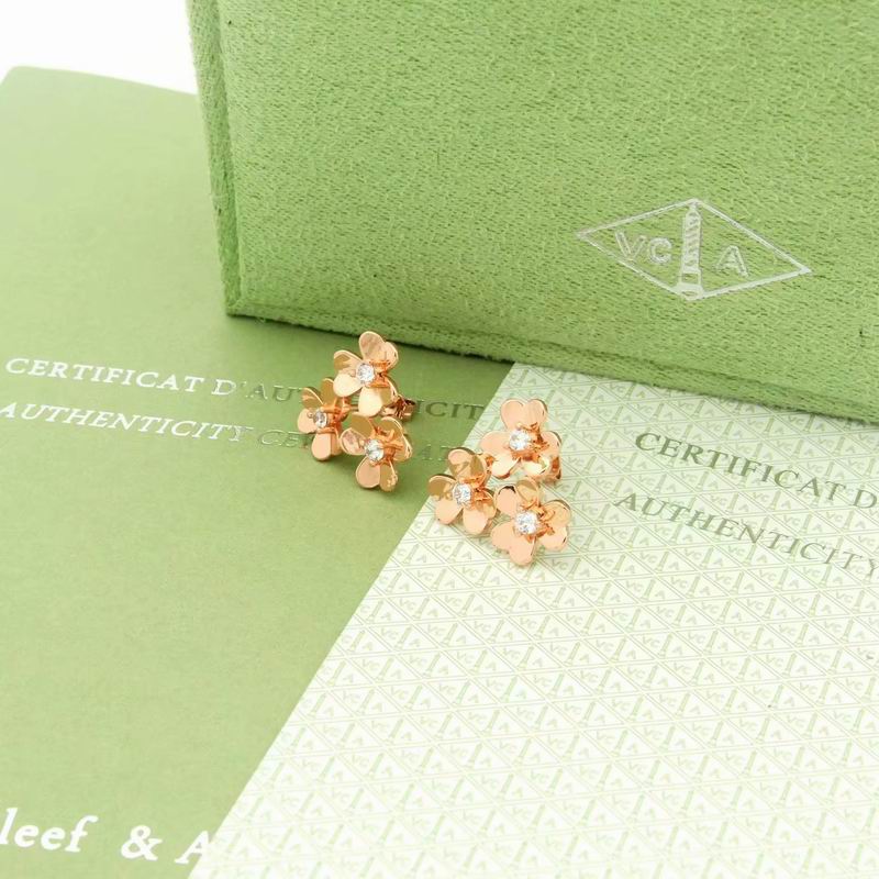 Van Cleef & Arpels earring 12yxq11 (5)