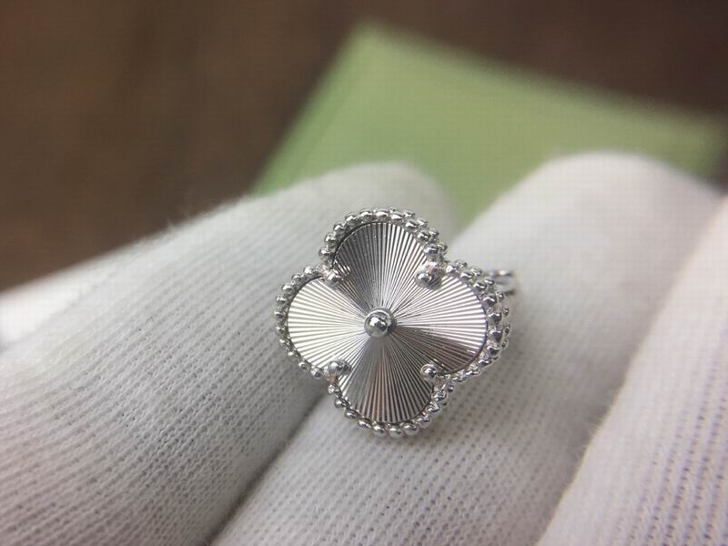 Van Cleef & Arpels earring 12yxq13 (5)