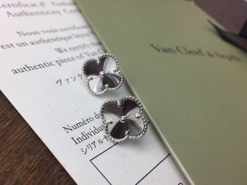Van Cleef & Arpels earring 12yxq13 (7)