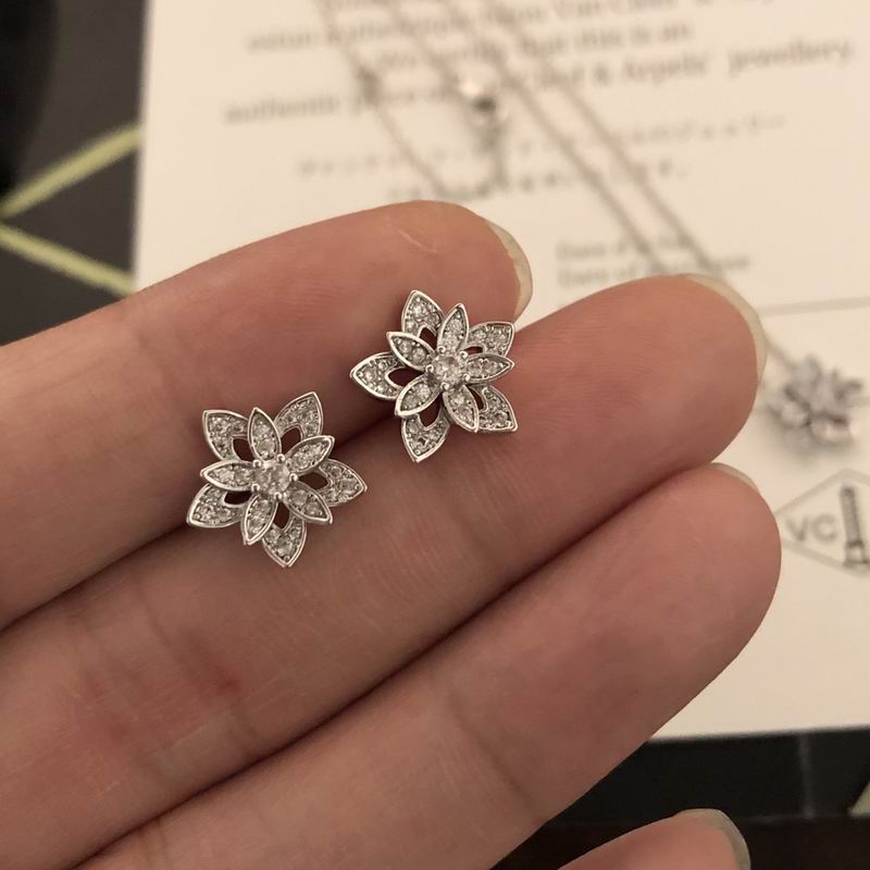 Van Cleef & Arpels earring 12yxq16 (1)