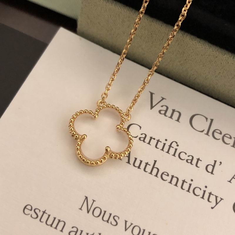 Van Cleef & Arpels necklace 08yxq01 (1)