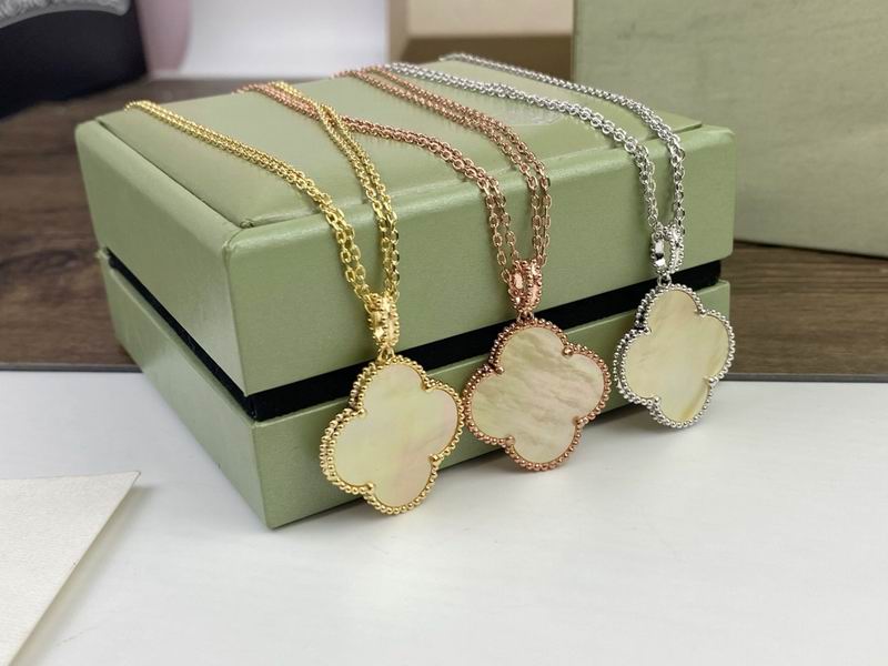 Van Cleef & Arpels necklace 08yxq02 (1)