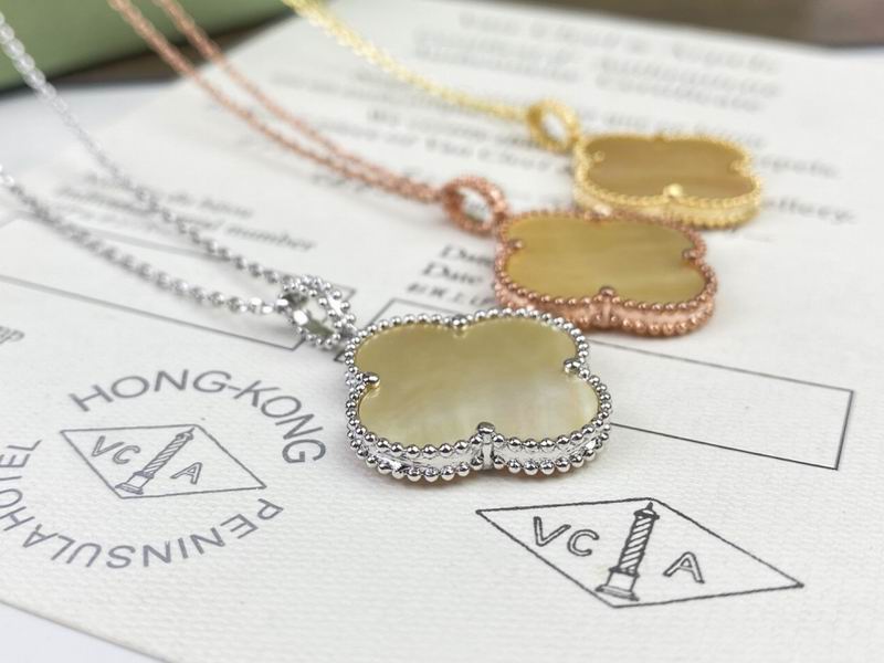 Van Cleef & Arpels necklace 08yxq02 (2)