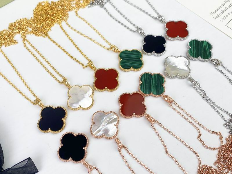 Van Cleef & Arpels necklace 09yxq05 (2)