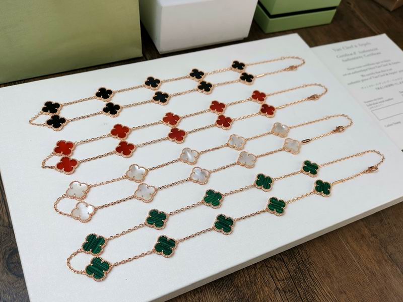 Van Cleef & Arpels necklace 10yxq06 (1)