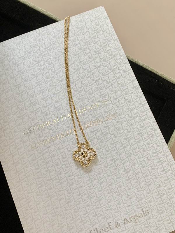 Van Cleef & Arpels necklace 10yxq07 (4)