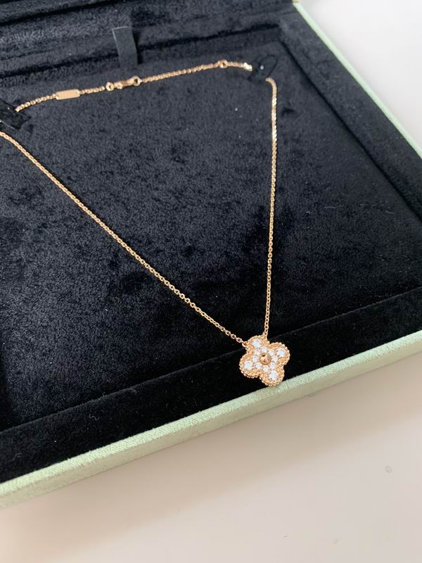 Van Cleef & Arpels necklace 10yxq07 (7)