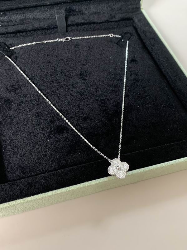 Van Cleef & Arpels necklace 10yxq07 (8)
