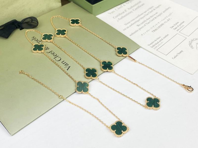 Van Cleef & Arpels necklace 11yxq03 (4)