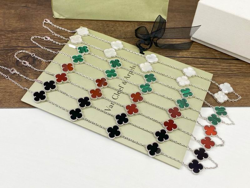 Van Cleef & Arpels necklace 11yxq07 (2)