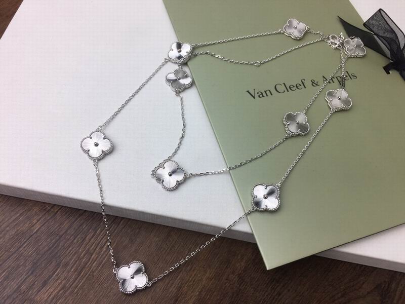 Van Cleef & Arpels necklace 11yxq12 (1)