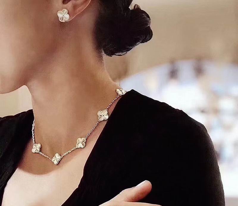 Van Cleef & Arpels necklace 11yxq17 (2)