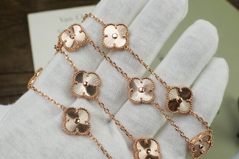 Van Cleef & Arpels necklace 11yxq17 (6)