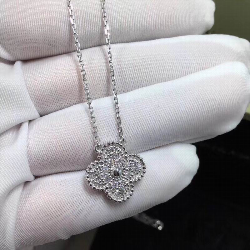 Van Cleef & Arpels necklace 12yxq01 (1)