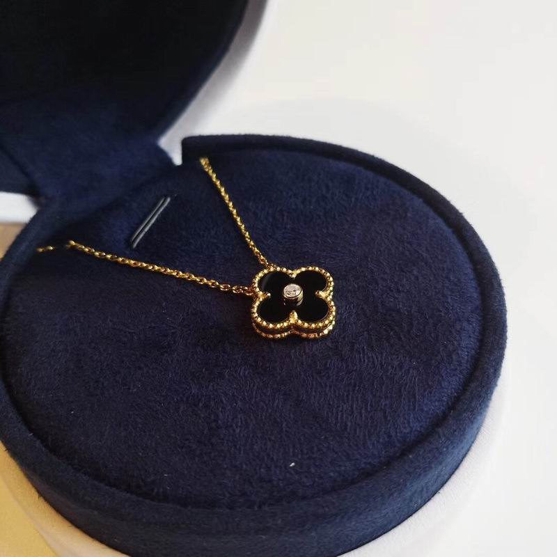 Van Cleef & Arpels necklace 12yxq02 (3)