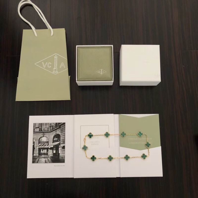 Van Cleef & Arpels necklace 12yxq05 (1)