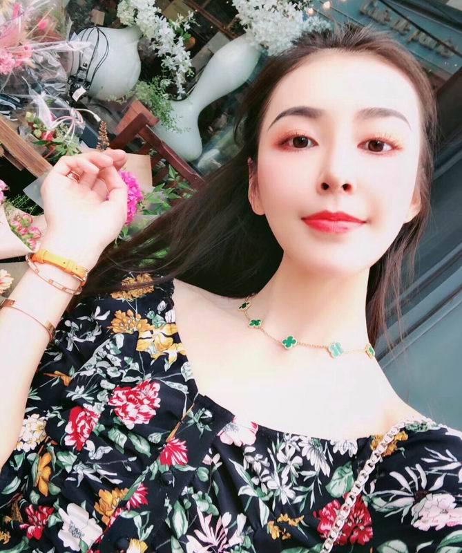 Van Cleef & Arpels necklace 12yxq05 (8)