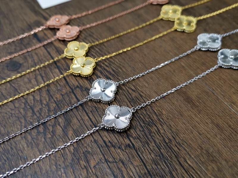 Van Cleef & Arpels necklace 12yxq07 (2)