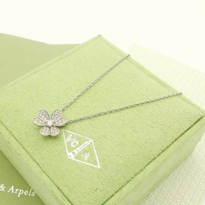 Van Cleef & Arpels necklace 12yxq09 (7)