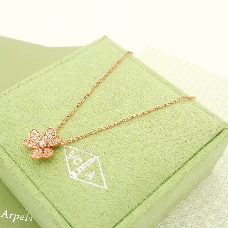 Van Cleef & Arpels necklace 12yxq09 (8)