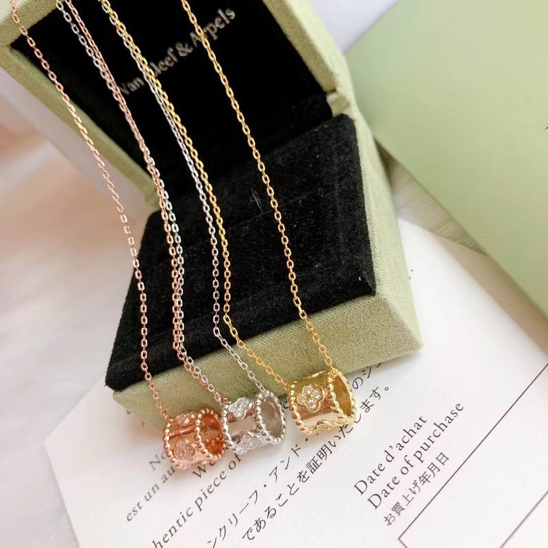 Van Cleef & Arpels necklace 12yxq10 (3)