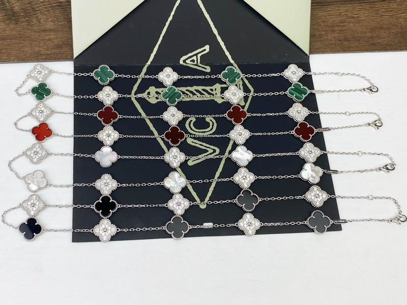 Van Cleef & Arpels necklace 12yxq12 (8)