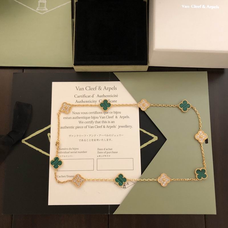 Van Cleef & Arpels necklace 12yxq14 (1)