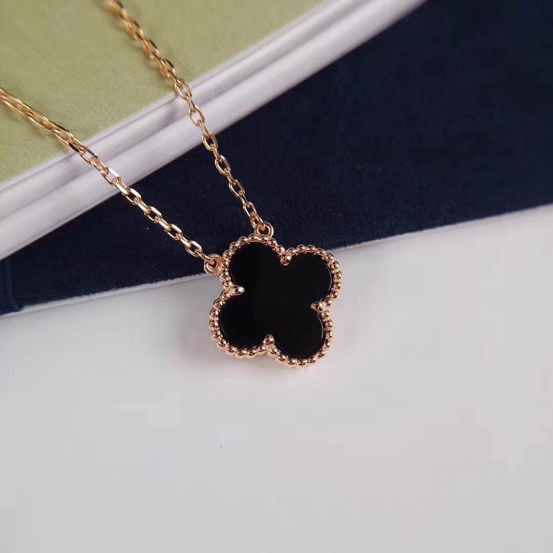 Van Cleef & Arpels necklace 12yxq15 (2)