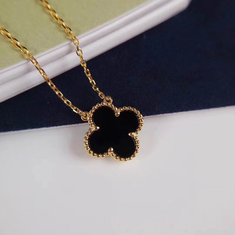 Van Cleef & Arpels necklace 12yxq15 (6)