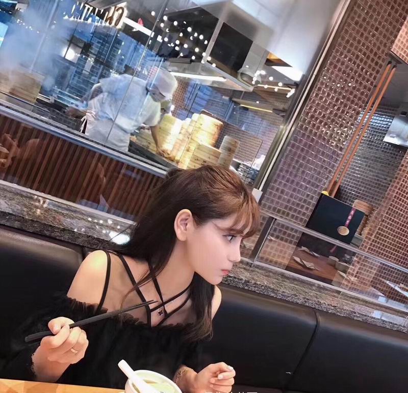 Van Cleef & Arpels necklace 12yxq15 (9)