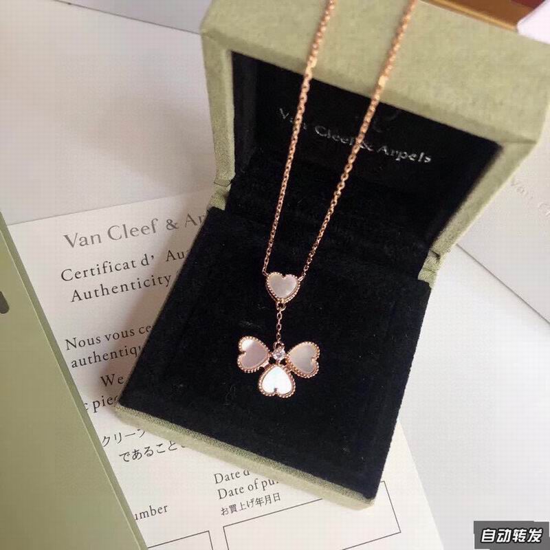 Van Cleef & Arpels necklace 12yxq17 (1)