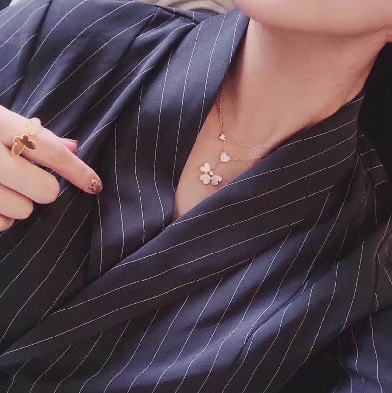 Van Cleef & Arpels necklace 12yxq17 (4)