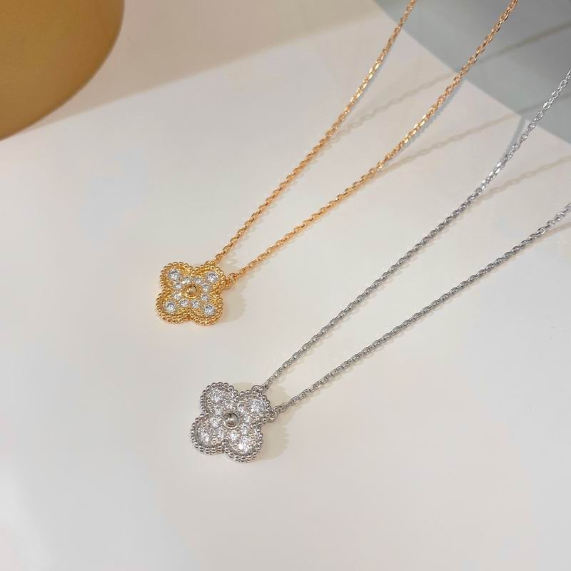 Van Cleef & Arpels necklace 12yxq19 (1)